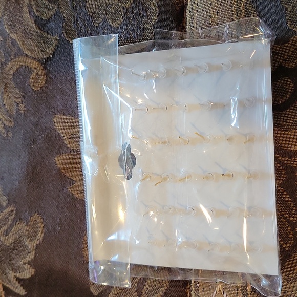 - Nordstrom 18 pairs of cubic zirconia diamond look alike earring bagged - Picture 2 of 2